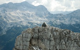 Khách sạn miễn phí cheo leo trên đỉnh núi cao nhất châu Âu