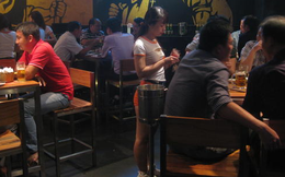 Báo Nhật viết về mô hình 'Beer Club' thu hút tầng lớp trung lưu ở Việt Nam