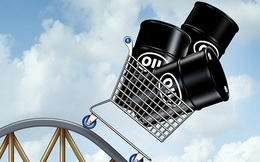 Giá dầu thô 'xuyên thủng' đáy 5 năm