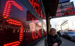 Đồng ruble của Nga rơi xuống mức thấp kỷ lục