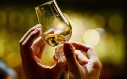 Chán cổ phiếu, nhiều nhà đầu tư 'đổ tiền' vào rượu whisky?