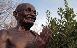 Mahatma Gandhi: Hãy thay đổi rồi bạn sẽ thấy kết quả