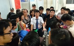 Náo loạn vì trễ chuyến tại sân bay Tân Sơn Nhất: Do hãng bán vé overbook