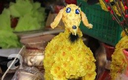 Người Sài Gòn thích thú chọn mua dê hoa handmade trưng nhà dịp Tết