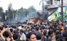 Máy bay Indonesia rơi trúng khách sạn, ít nhất 30 người chết