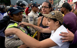 Hàng trăm người Venezuela bị bắt vì cướp đồ ăn