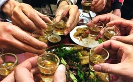 Rượu bia, thuốc lá kéo lùi thanh niên Việt Nam