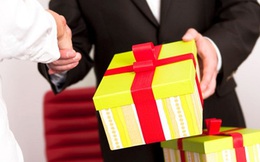 Nhiều doanh nghiệp coi việc tặng quà cán bộ công chức là hoạt động kinh doanh bình thường