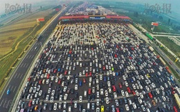 Choáng với cảnh tắc nghẽn trên đường cao tốc 50 làn ở Trung Quốc