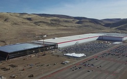 Lại thêm những hình ảnh "nóng hôi hổi" về siêu nhà máy của Elon Musk