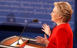 Buộc tội đối thủ góp phần gây khủng hoảng kinh tế, bà Clinton khiến ông Trump "đứng hình"