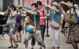 Đà Nẵng dịch và phát miễn phí 5.000 bộ quy tắc ứng xử du lịch sang tiếng Trung Quốc, đề nghị ăn mặc lịch sự, không la hét, bảo vệ môi trường...