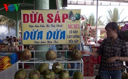 Trà Vinh: dừa sáp 200.000 đồng 1 quả vẫn không đủ bán