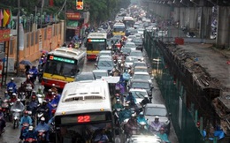 Hà Nội muốn thêm 500 xe buýt nhưng... sợ không có đường chạy!