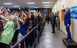 Bức ảnh lạ lùng về bà Hillary cho thấy "thảm họa của nhân loại"