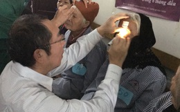 Theo chân vị bác sĩ Nhật đi mổ mắt miễn phí cho hàng trăm người dân nghèo Quảng Ninh