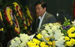 Ông Đinh La Thăng và sao Việt nghẹn ngào đưa tiễn người chiến binh Trần Lập