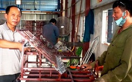 Anh nông dân Thái Bình chế tạo máy cấy lúa không động cơ ​