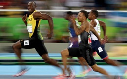 Thi Olympic quá nhẹ nhàng, Usain Bolt vừa chạy vừa tạo dáng