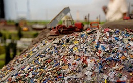 Trong khi Việt Nam đau đầu vì rác không có chỗ chôn, quốc gia này đang phải nhập khẩu rác về dùng