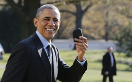 Hãy nghe Obama nhận xét về chiếc điện thoại BlackBerry "như đồ chơi trẻ con" của mình