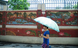 Độc đáo: Biến tường rác thành “đường tranh gốm xưa” tuyệt đẹp