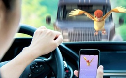 Xử lý nghiêm người vừa lái xe vừa chơi Pokemon Go