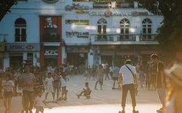 Chùm ảnh: Vẫn có một nơi ở Hà Nội, người ta quên hẳn smartphone!