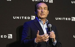 Mới lãnh giải lớn về PR chưa đầy một tháng, CEO United Airlines đã đẩy công ty vào cuộc khủng hoảng truyền thông lớn nhất thế kỷ