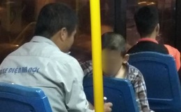 Chuyện giản dị phía sau bài toán của anh phụ xe và cậu nhóc lớp 7 ngay trên xe bus khiến ta mỉm cười!