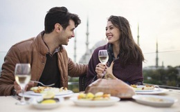 Thất nghiệp, hết tiền, nữ sáng lập startup thiết kế này đã đổi đời nhờ ý tưởng hẹn hò cùng trai mặc đồ xấu