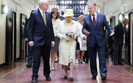 Bí mật quanh đôi giày 50 năm tuổi vẫn đi tốt của Nữ hoàng Anh