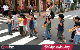 Nhìn cách trẻ em Nhật Bản sang đường, cha mẹ Việt Nam học được điều gì?