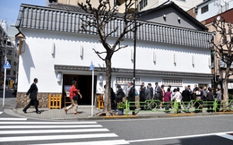 Quán ăn Nhật 250 năm tuổi chỉ bán 1 món cơm gà, ngon tới nỗi khách hàng tình nguyện xếp hàng 4 tiếng để được vào ăn