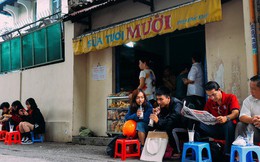 Sữa tươi Mười vào sáng tinh mơ và câu chuyện 20 năm gây thương nhớ của những cô chủ quán dễ thương nhất Sài Gòn