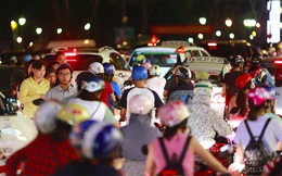 Hàng triệu người dân Hà Nội, Sài Gòn bị tắc đường: Mỏ vàng lớn đang chờ Vingroup, CII... và giới doanh nghiệp khai thác