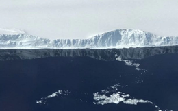 NASA đã chụp được núi băng trôi khổng lồ bị tách khỏi Nam Cực, đây là hình ảnh rõ nét về nó