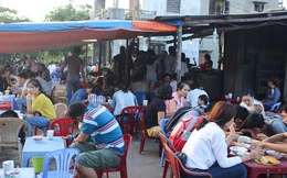 Quán “bánh canh ruộng” siêu rẻ ở Đà Nẵng, 20 năm qua khách phải chen chân để tự phục vụ