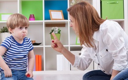 Những sai lầm bố mẹ có thể mắc phải khi cố gắng nuôi dạy con trở thành đứa trẻ hạnh phúc