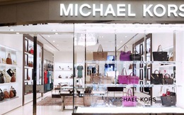 Kinh doanh ế ẩm, phải đóng cả trăm cửa hàng, Michael Kors vẫn 'liều' thâu tóm Jimmy Choo với giá hơn 1 tỷ USD