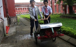 Học sinh lớp 9 chế tạo thành công thùng rác tự... gom rác, không dùng năng lượng
