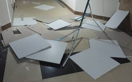 Hà Nội: Sau trận nóng kinh hoàng, giông lốc quật sập trần nhà chung cư Gemek