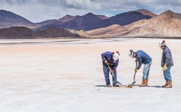 Cơn sốt xe điện đang gây nên cuộc đại chiến Lithium tại Châu Mỹ Latinh như thế nào?