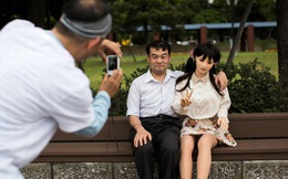 Người đàn ông Nhật Bản sống cùng vợ con và những cô búp bê tình dục xinh đẹp