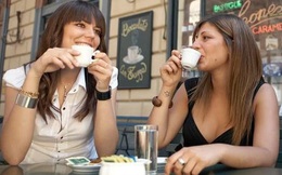 Giáo sư đại học Cambridge: Uống cà phê điều độ không gây mất ngủ mà còn sống lâu hơn