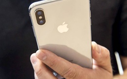 Apple: Chúng tôi sẽ không chèo kéo khách hàng mua iPhone X