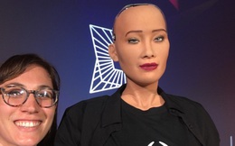 Tôi đã gặp Sophia - công dân robot đầu tiên của thế giới và cách cô ấy nói lời tạm biệt đã khiến trái tim mọi người tan chảy