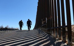 Bức tường dọc biên giới Mỹ - Mexico đắt gần gấp đôi dự tính của ông Trump