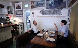 Đi nhà hàng với thủ tướng Canada, ông Obama gây sốt