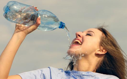 Điều "thần kỳ" nào sẽ xảy ra nếu bạn uống nước lọc thay nước ngọt trong suốt 1 tháng?